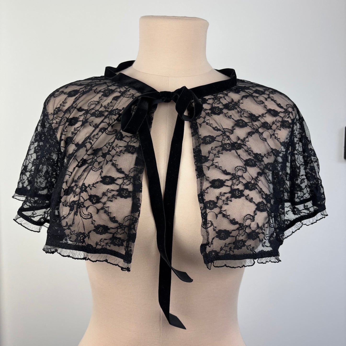 Lace Capelet