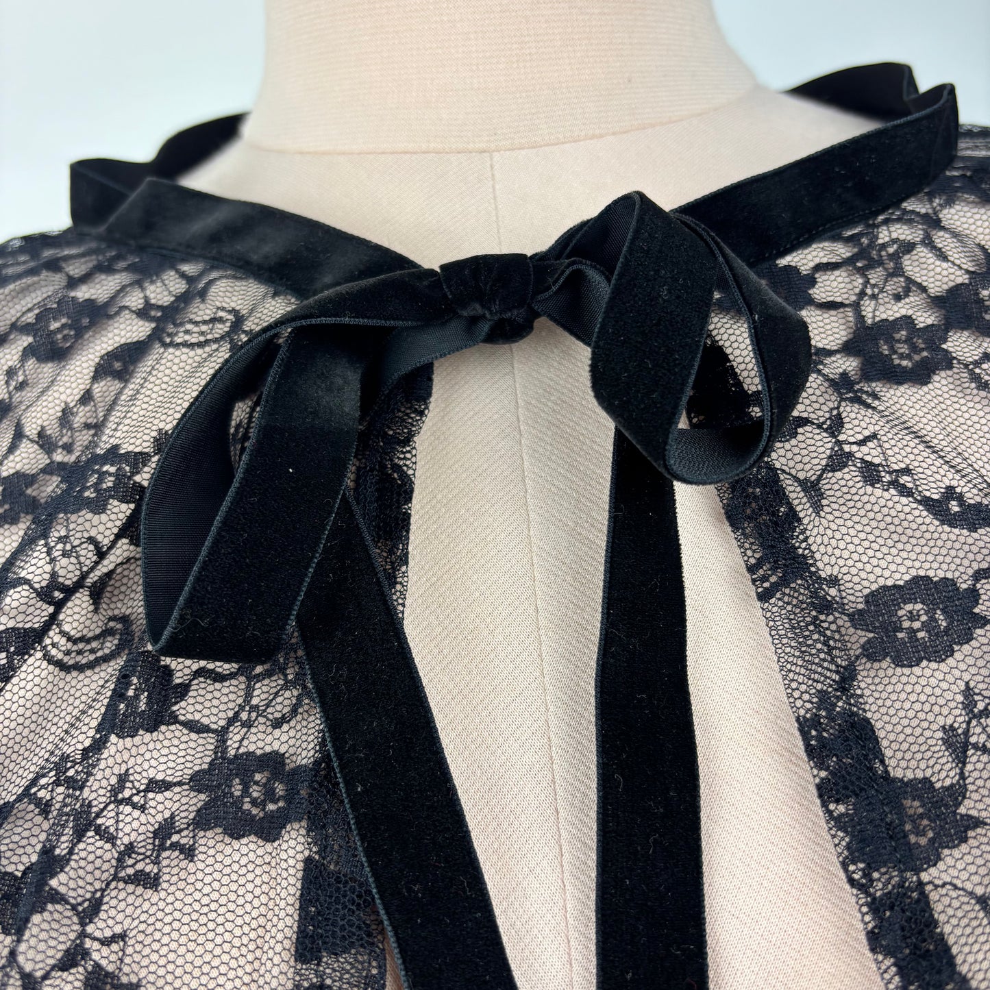 Lace Capelet