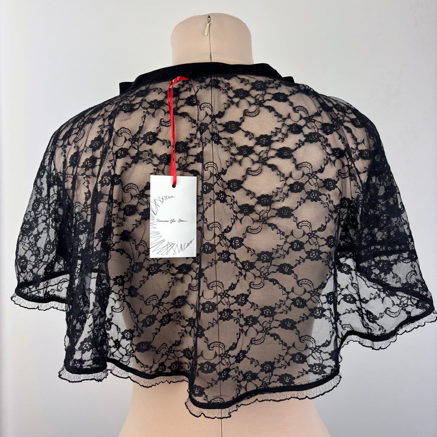 Lace Capelet